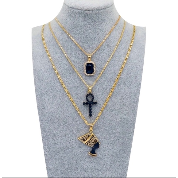 QUEEN IS SHE Multi-layered 18k Gold Plated  Onxy Queen Pendant Necklace - Picture 3 of 4